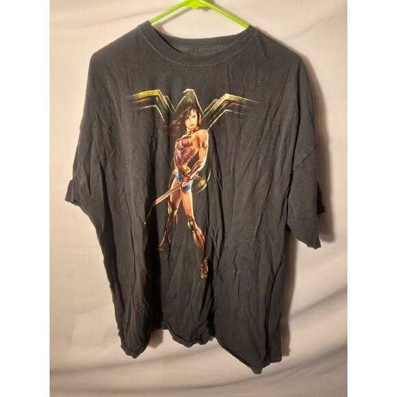 Wonder Woman Tshirt Gray Movie Shirt 2XL 50/52 Sword Shield Gal Gadot - Picture 1 of 3